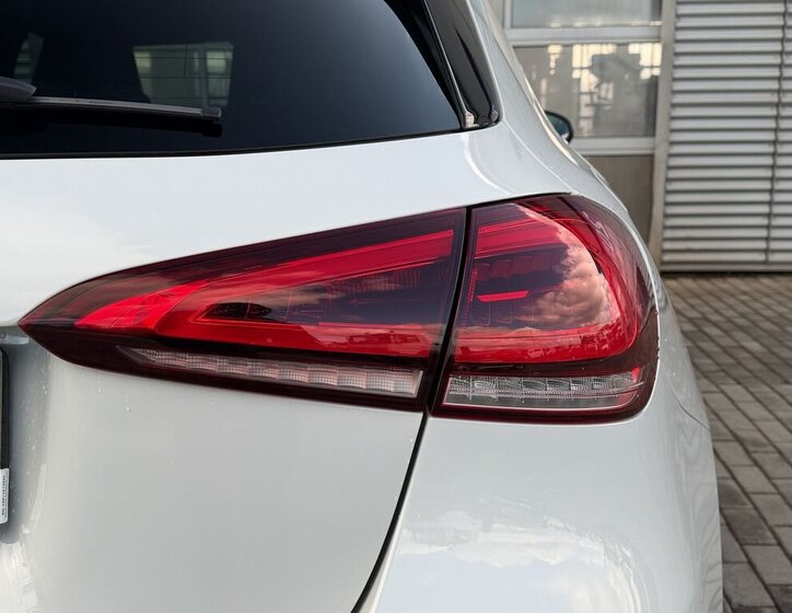 Mercedes-Benz Třídy A Hatchback 1,3 l 118 kw