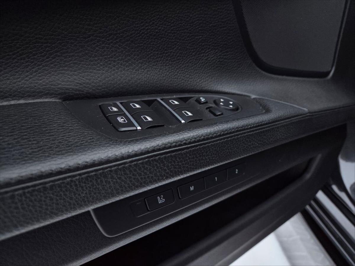 BMW Řada 7 Sedan / Limuzína 4,4 l 300 kw