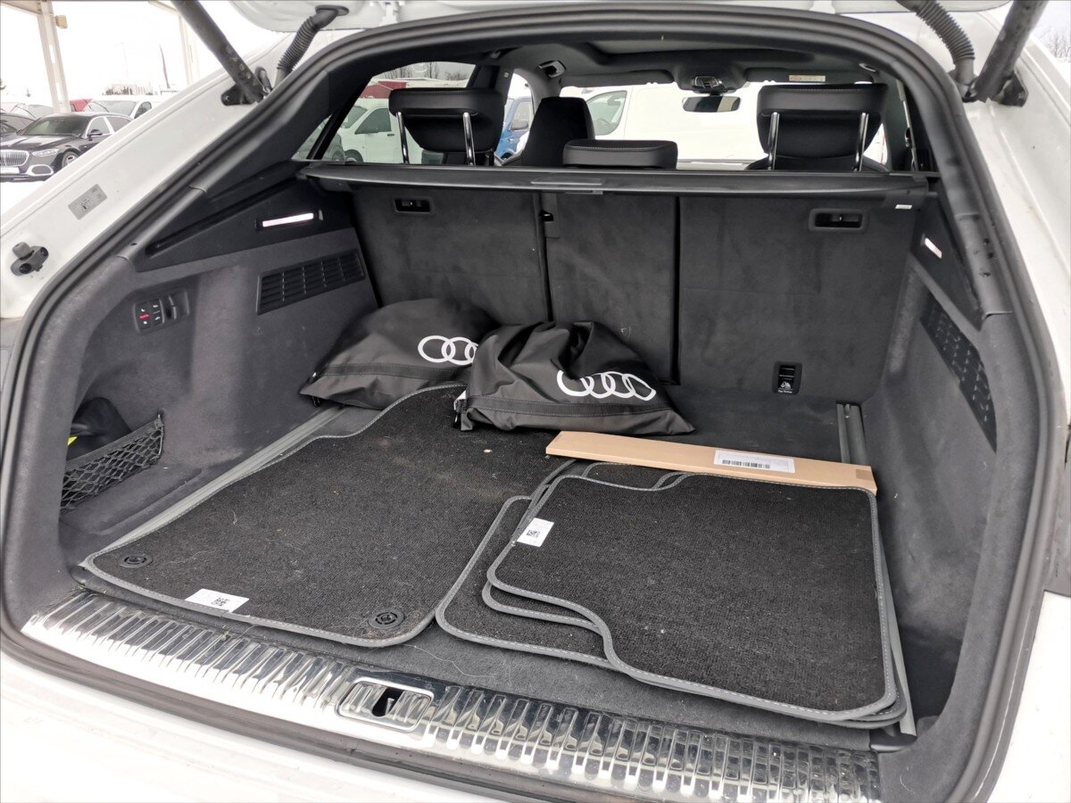 Audi Q8 SUV / Terénní 3,0 l 250 kw