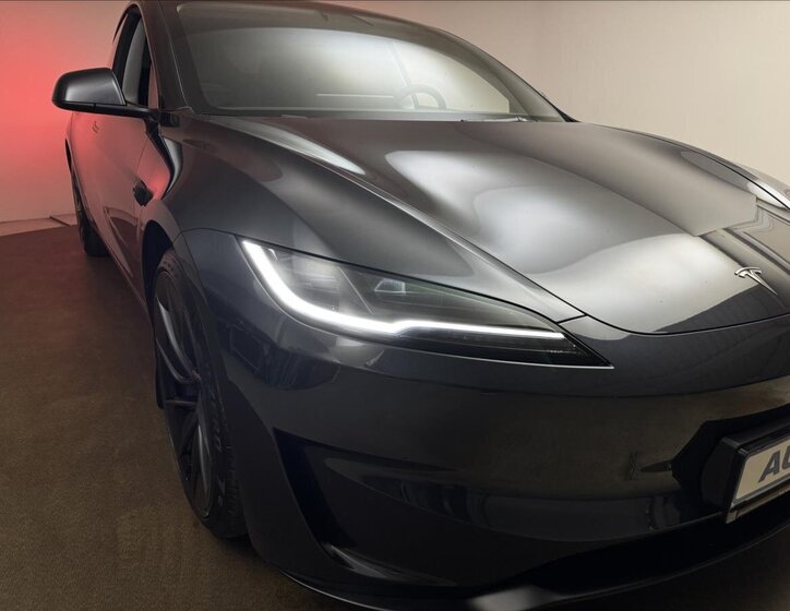 Tesla Model 3 40