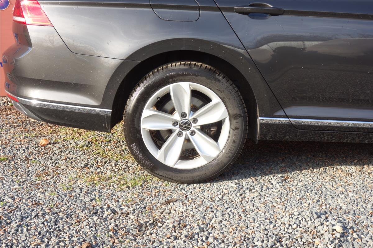 Volkswagen Passat Sedan / Limuzína 2,0 l 110 kw