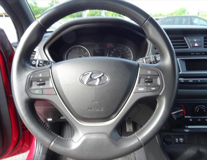 Hyundai i20 16