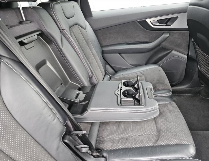 Audi Q7 32