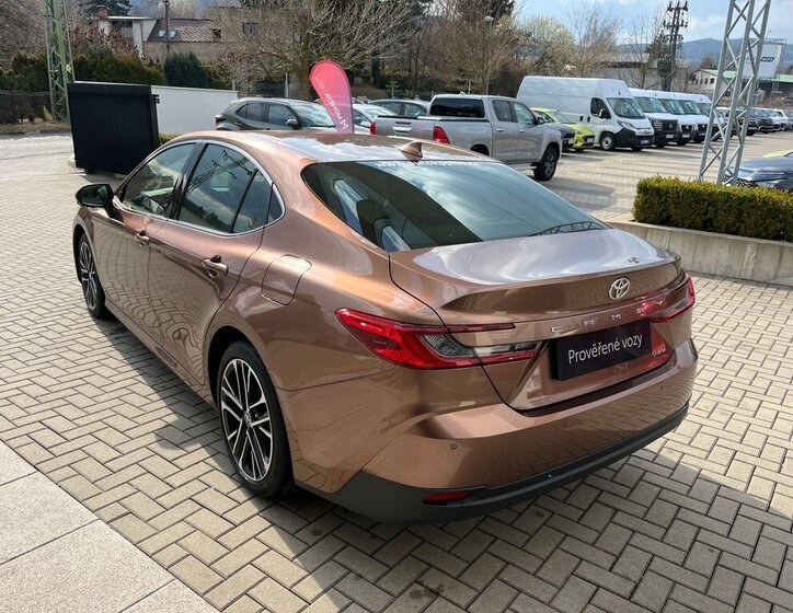 Toyota Camry Sedan / Limuzína 2,5 l 137 kw