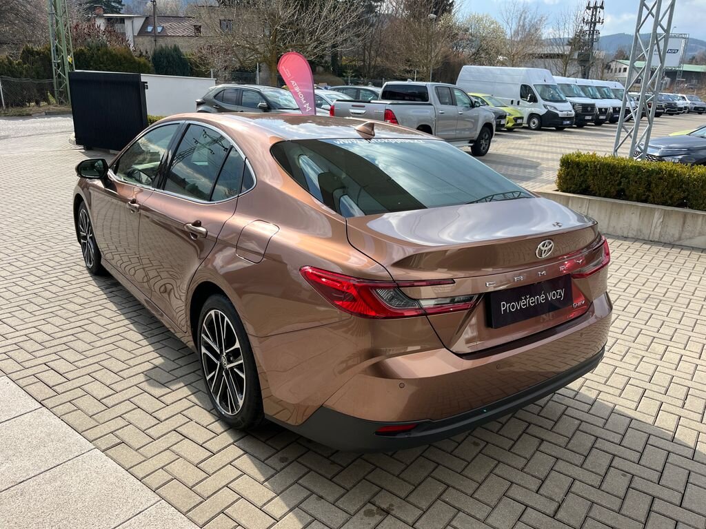 Toyota Camry Sedan / Limuzína 2,5 l 137 kw