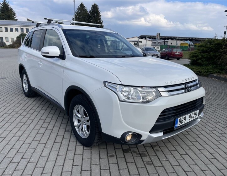 Mitsubishi Outlander SUV / Terénní 2,3 l 110 kw