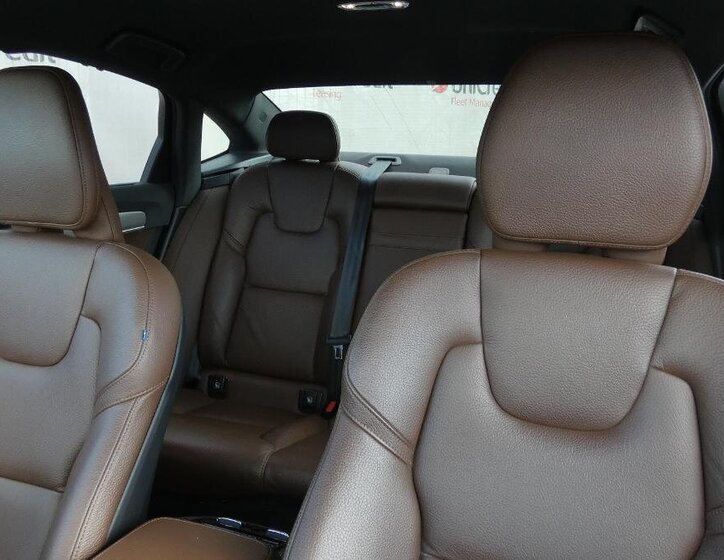 Volvo S90 Sedan / Limuzína 2,0 l 173 kw