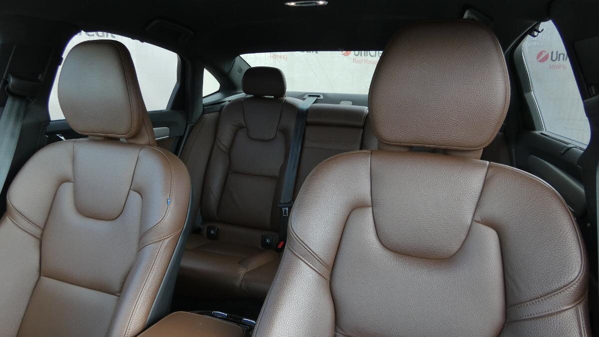 Volvo S90 Sedan / Limuzína 2,0 l 173 kw