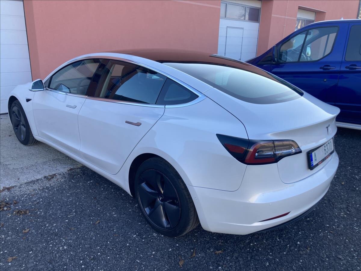 Tesla Model 3 Sedan 0,0 208 kw