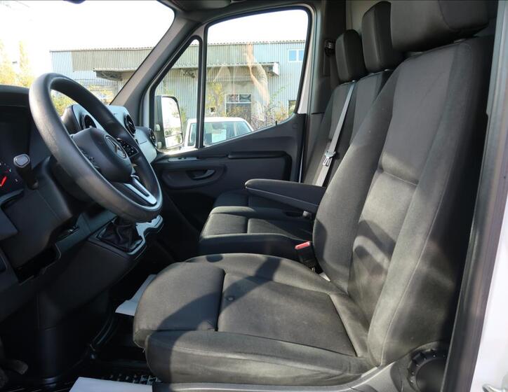 Mercedes-Benz Sprinter 12