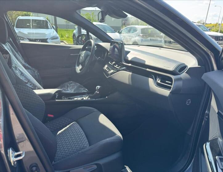 Toyota C-HR 12