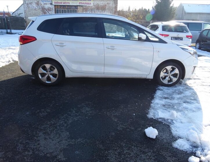 KIA Carens 3