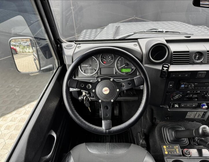 Land Rover Defender Skříň 2,2 l 90 kw