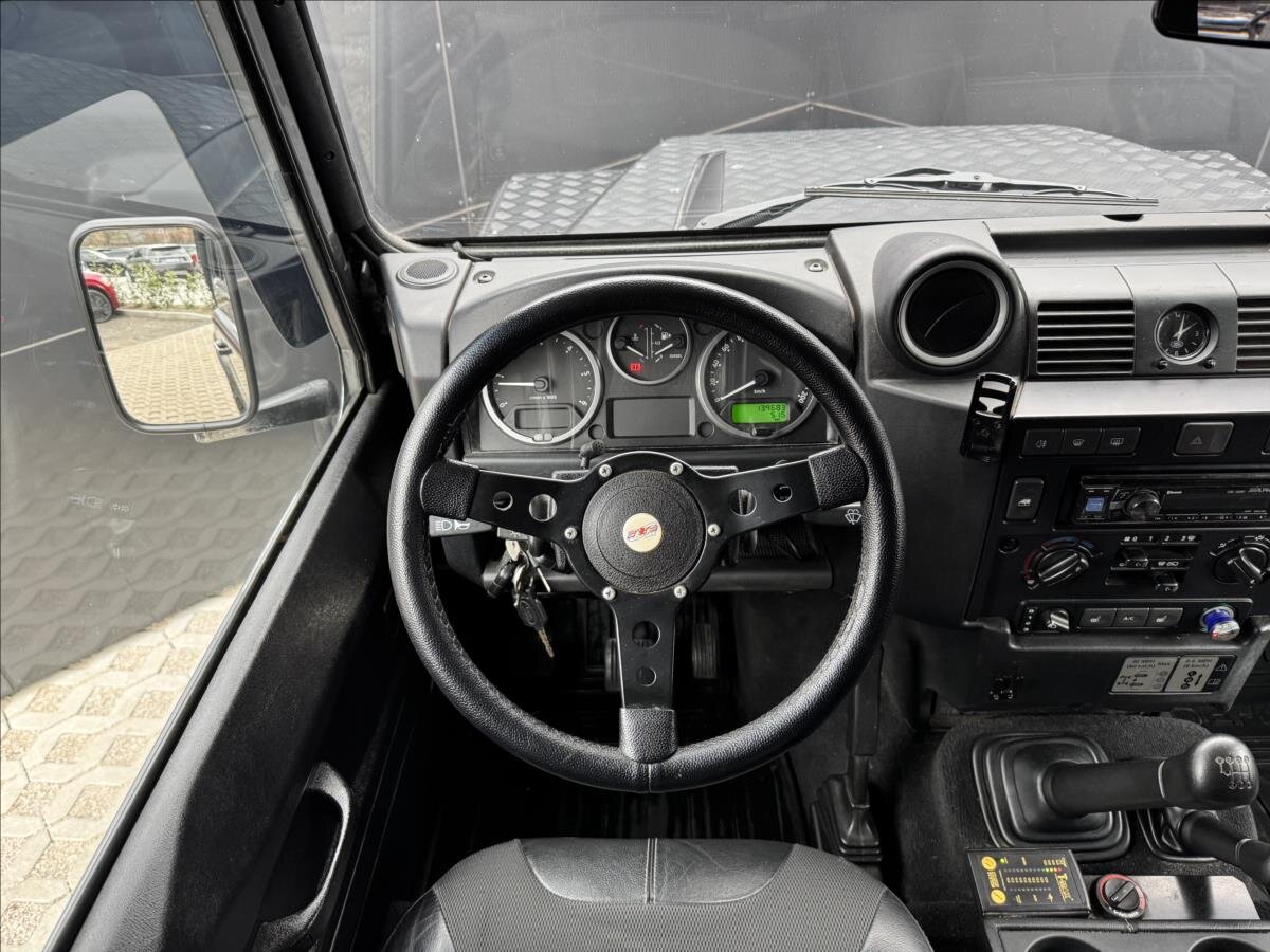 Land Rover Defender Skříň 2,2 l 90 kw