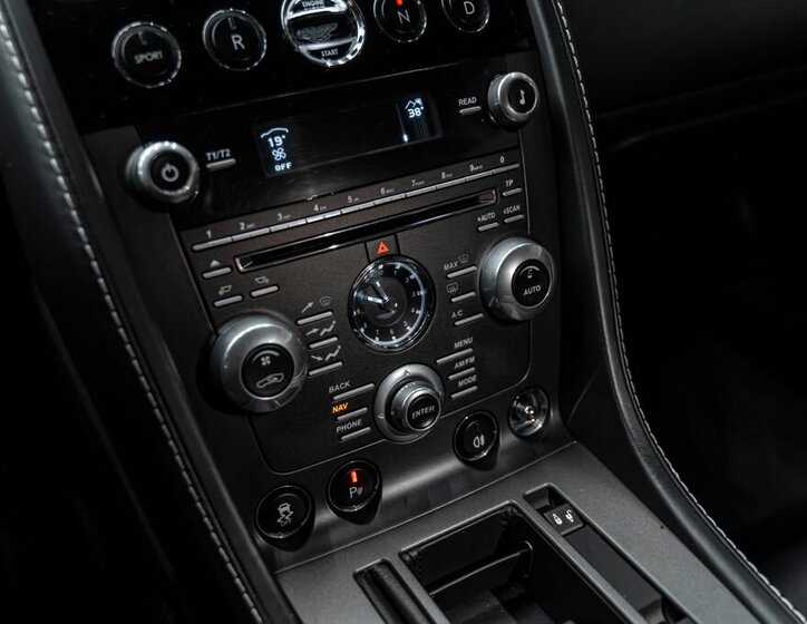 Aston Martin V8 Vantage Kupé 4,7 l 313 kw