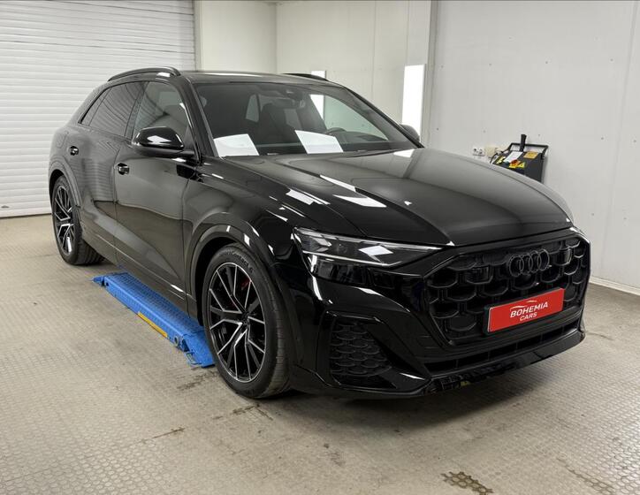 Audi Q8 1