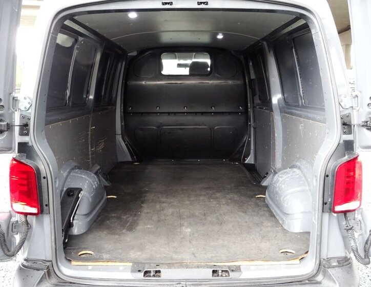 Volkswagen Transporter Skříň 2,0 l 110 kw