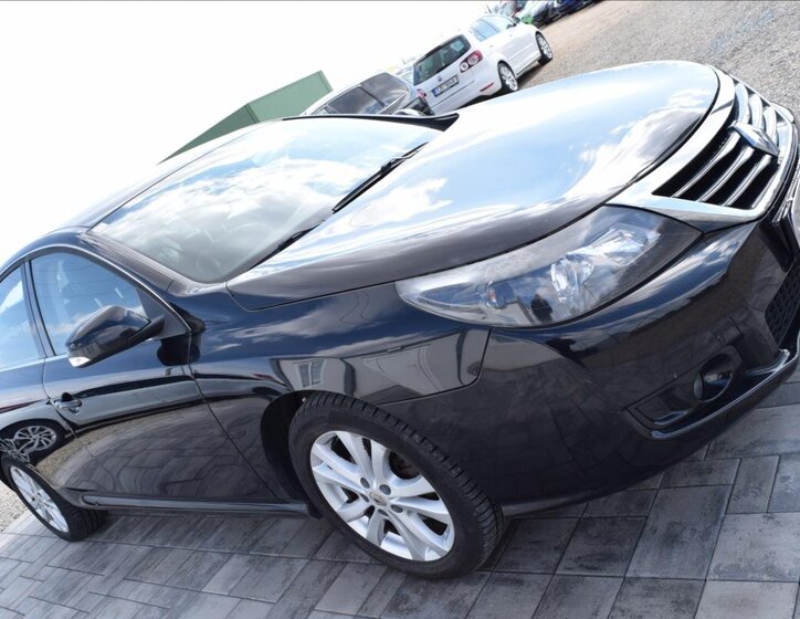 Renault Latitude Sedan / Limuzína 2,0 l 110 kw