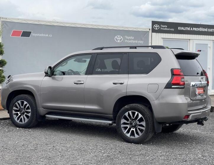 Toyota Land Cruiser 9