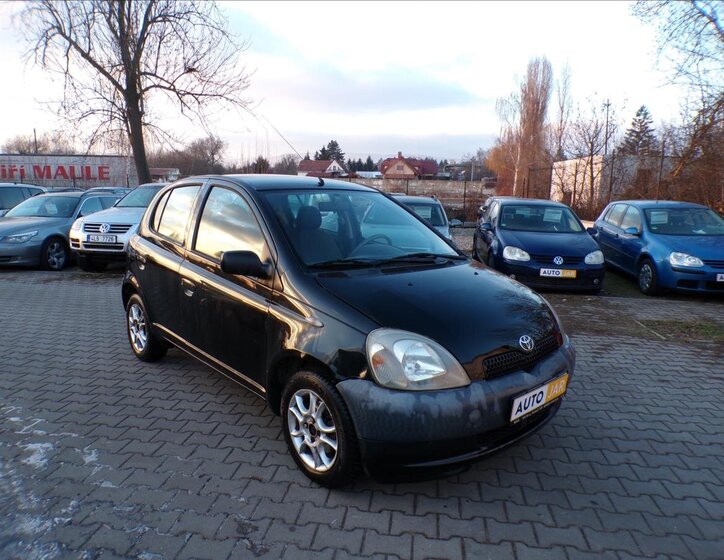 Toyota Yaris 1
