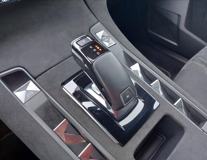 DS Automobiles DS7 Crossback SUV / Terénní 1,6 l 133 kw