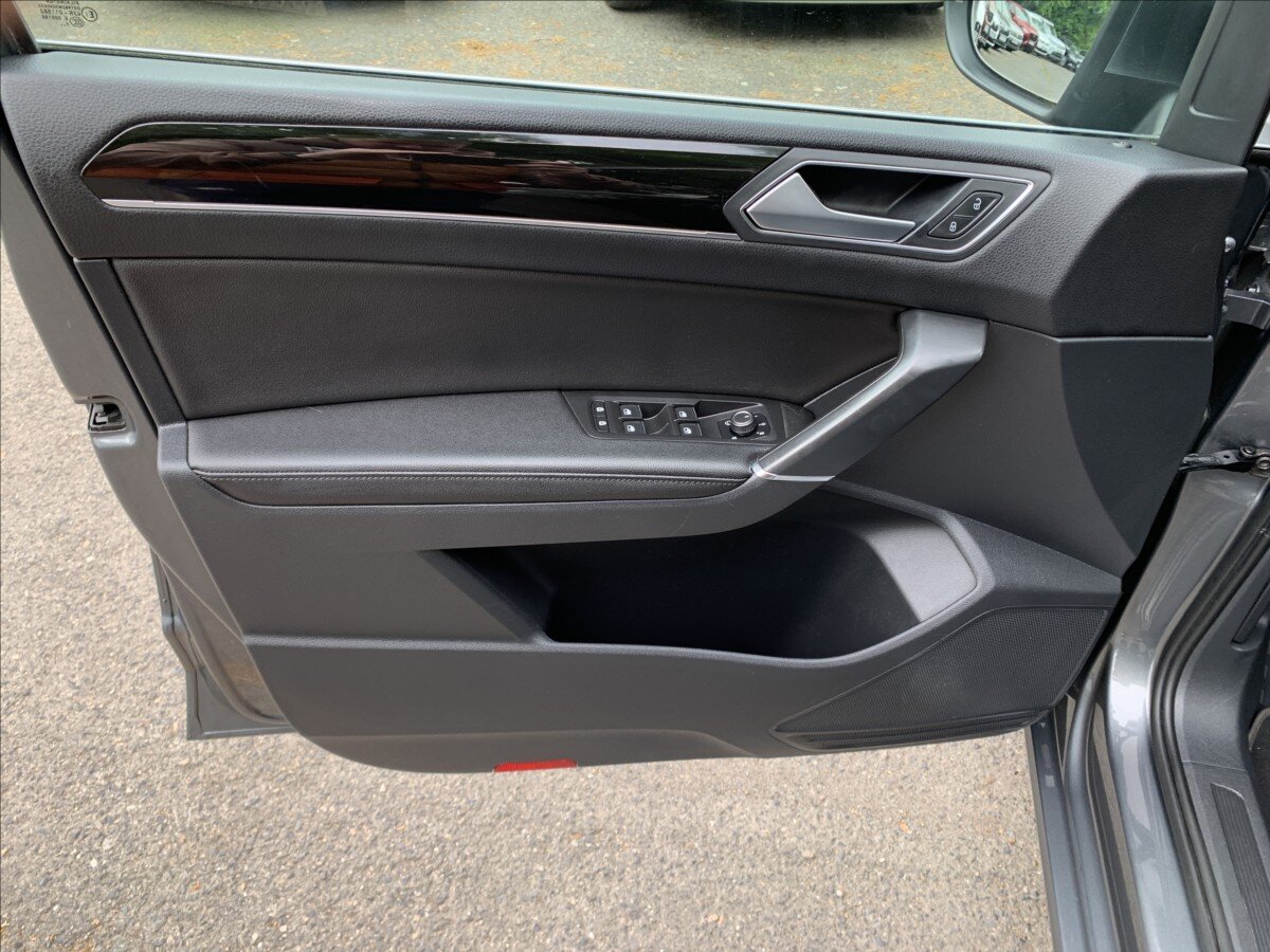 Volkswagen Touran Kombi 1,6 l 85 kw