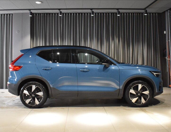 Volvo EX40 SUV / Terénní 0,0 325 kw