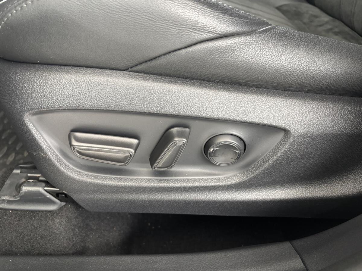 Toyota C-HR SUV 2,0 l 135 kw