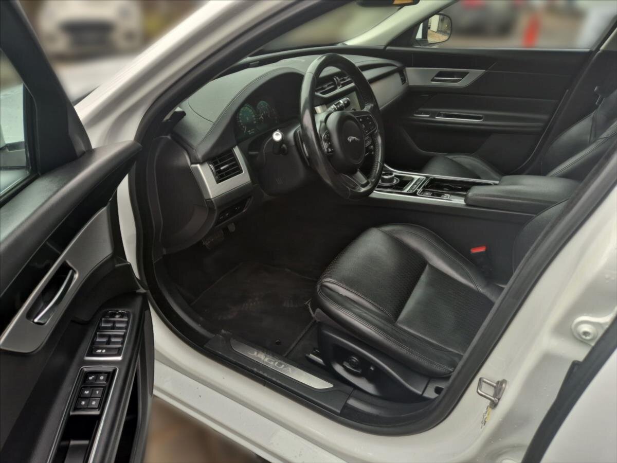 Jaguar XF Sedan / Limuzína 3,0 l 221 kw