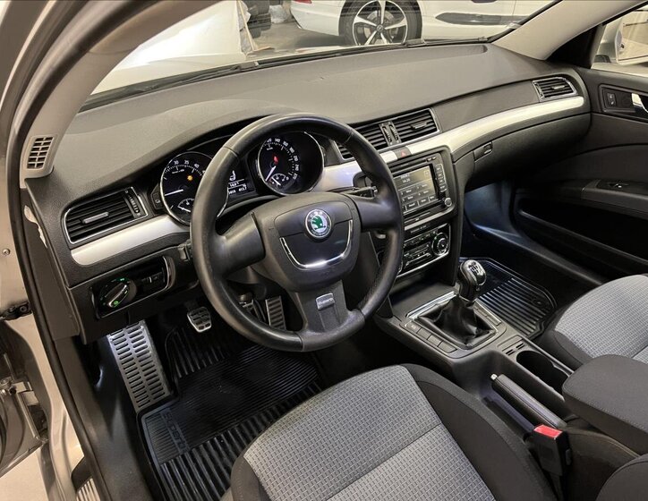 Škoda Superb Liftback 2,0 l 103 kw