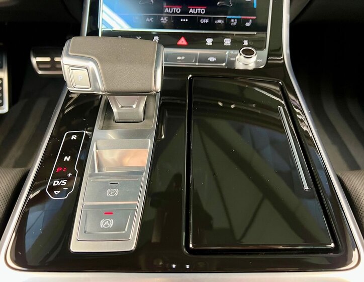 Audi Q8 SUV 3,0 l 210 kw