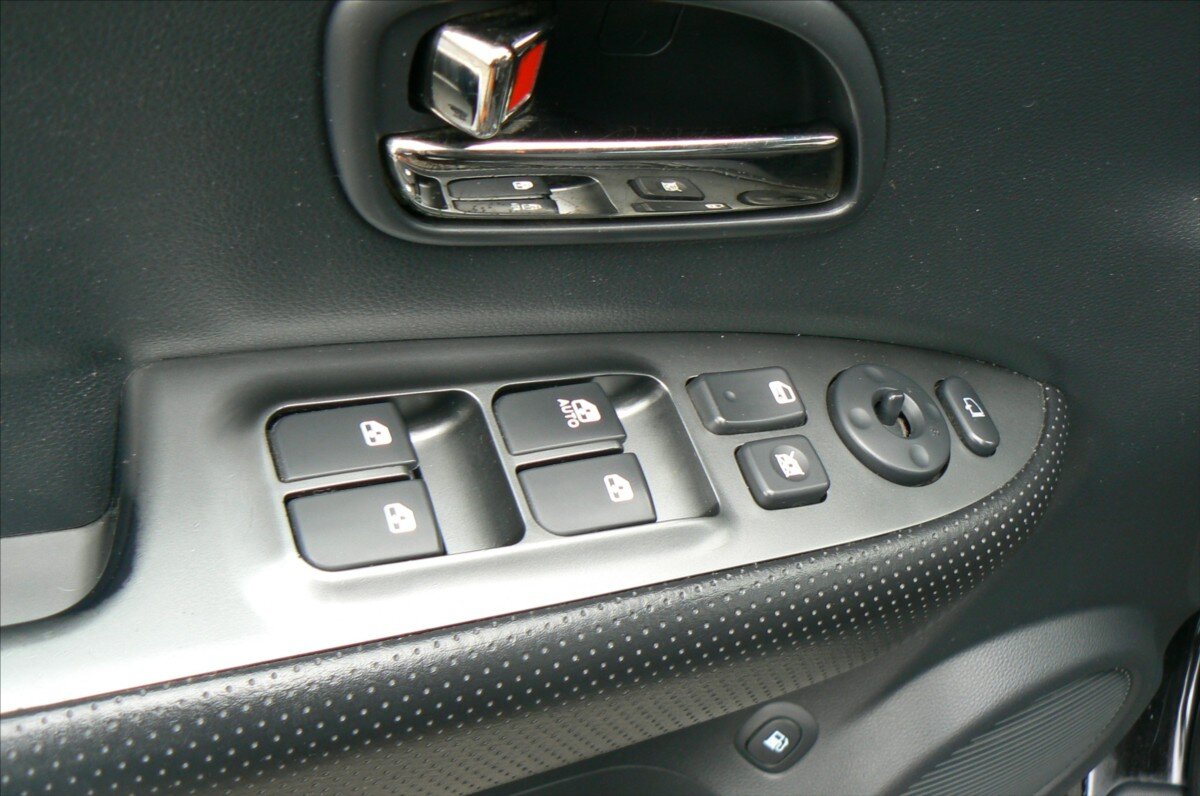 KIA Carens Hatchback 1,6 l 94 kw