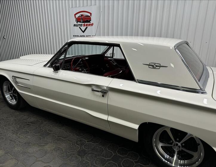 Ford Thunderbird 22