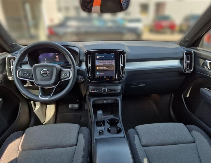 Volvo XC40 SUV / Terénní 2,0 l 120 kw
