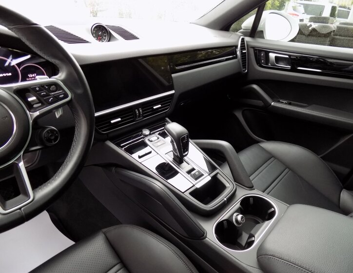 Porsche Cayenne 26