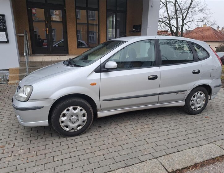 Nissan Almera Tino 5