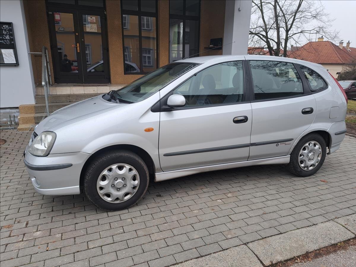 Nissan Almera Tino