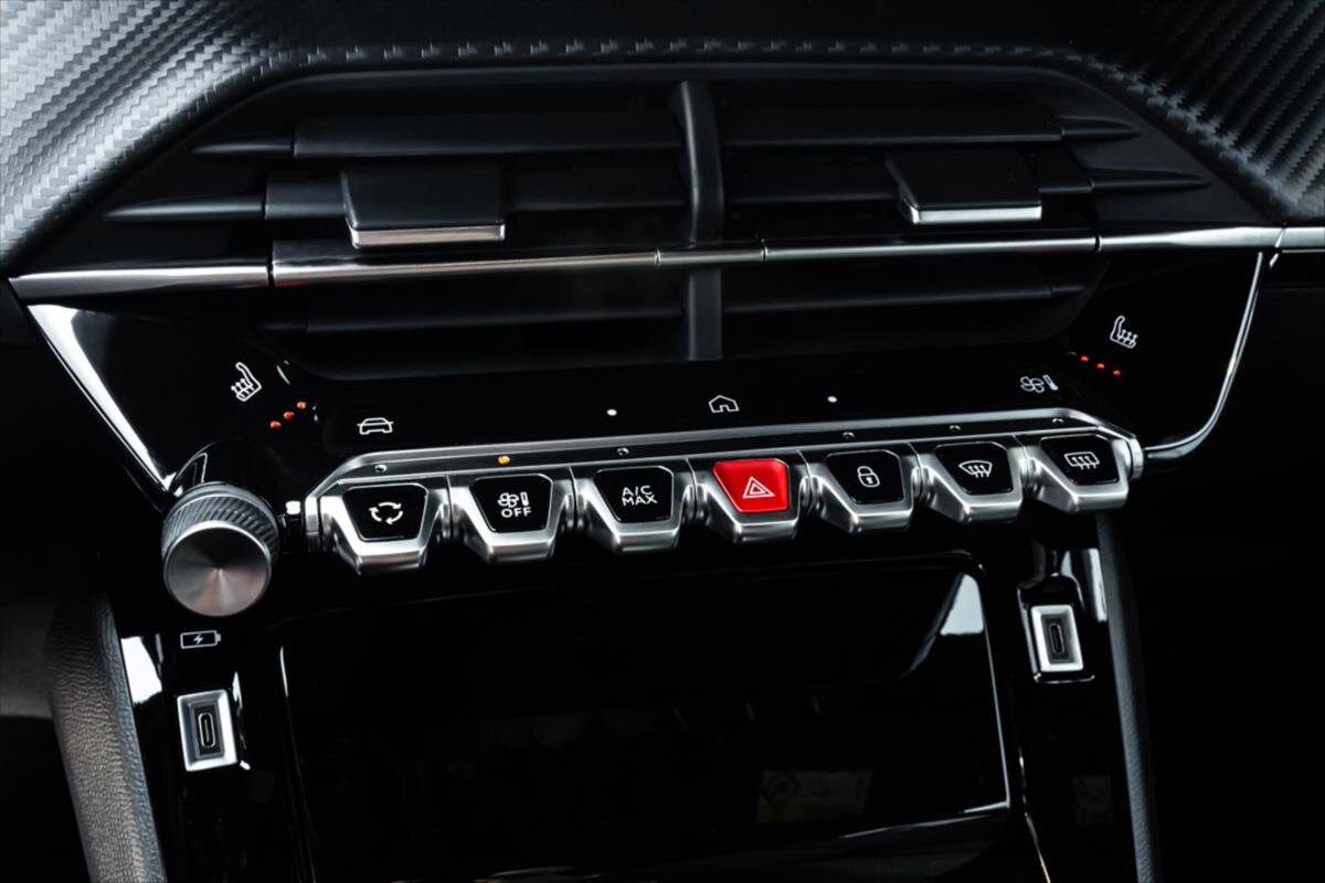 Peugeot 2008 SUV / Terénní 1,2 l 107 kw