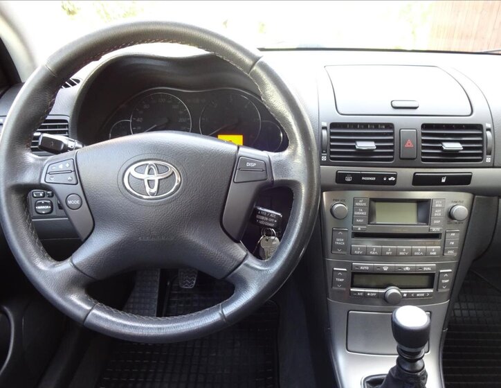 Toyota Avensis Kombi 2,0 l 93 kw