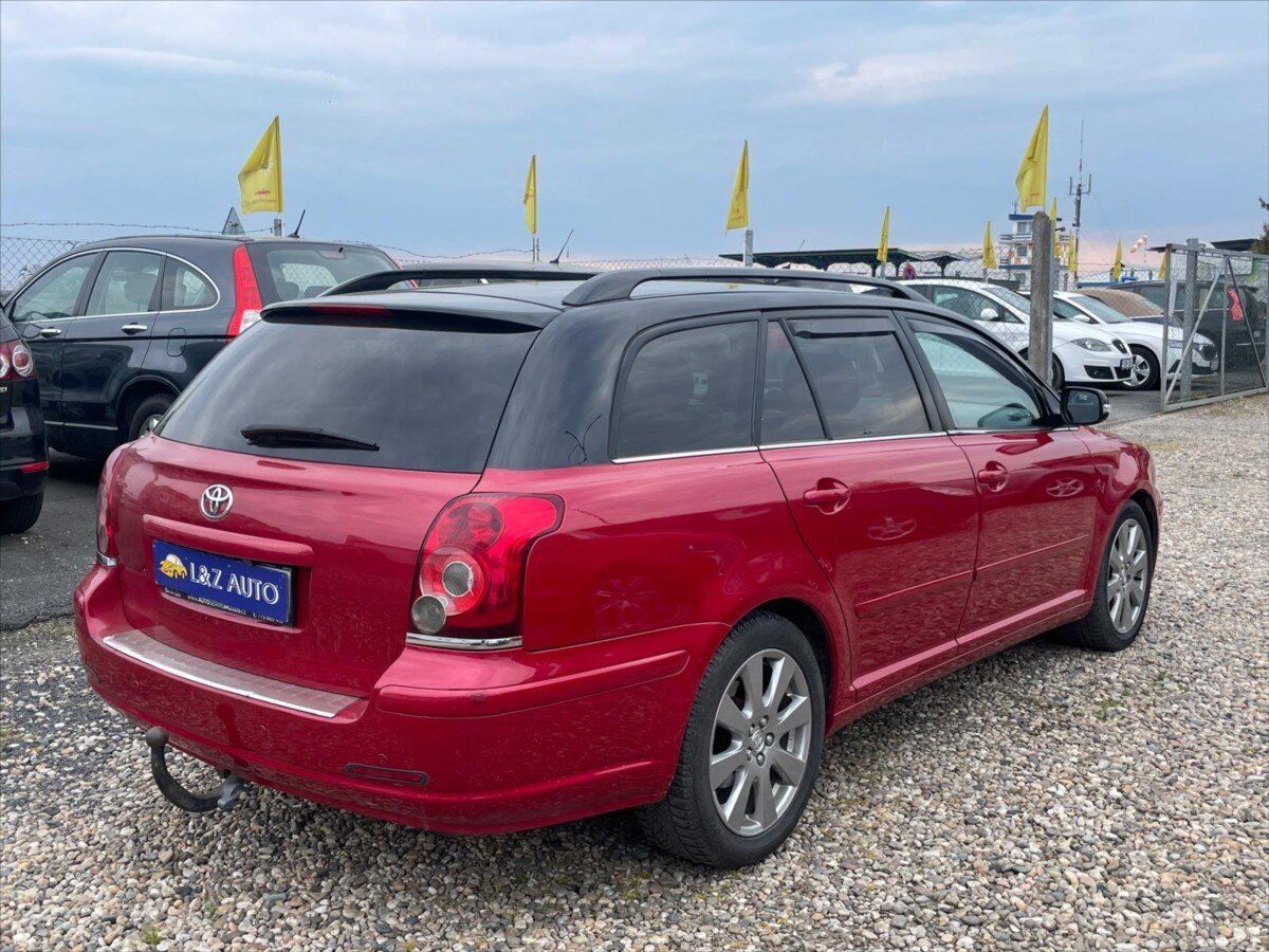 Toyota Avensis Kombi 2,0 l 93 kw
