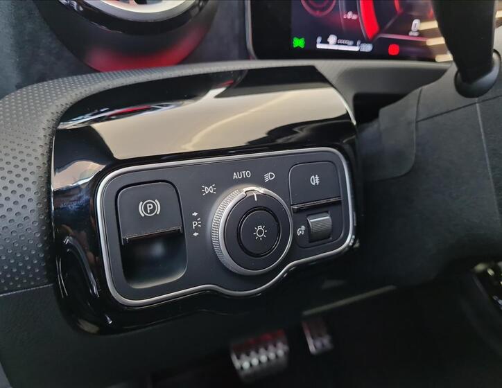 Mercedes-Benz CLA 11