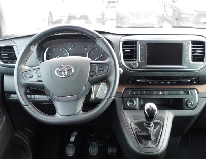 Toyota ProAce Verso 8