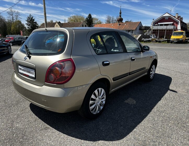 Nissan Almera Hatchback 1,5 l 72 kw