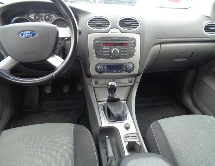 Ford Focus 10