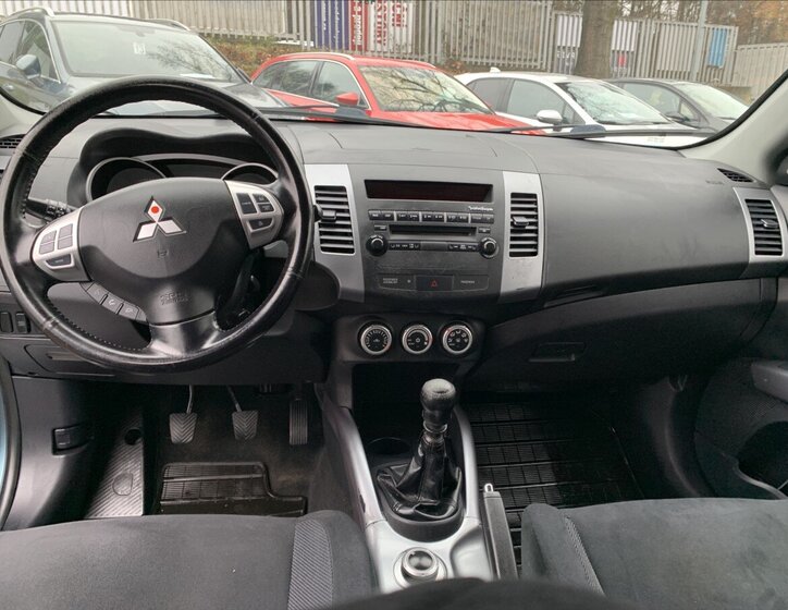 Mitsubishi Outlander 11
