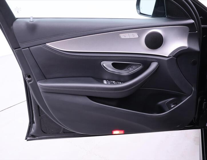 Mercedes-Benz Třídy E 12