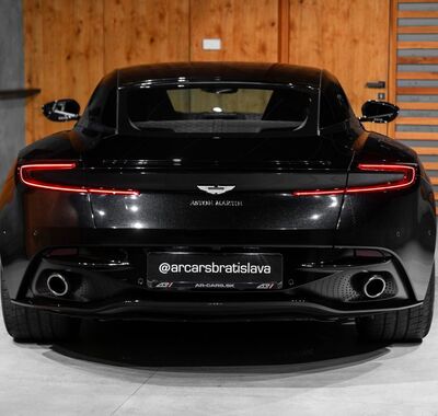 Aston Martin DB11 30