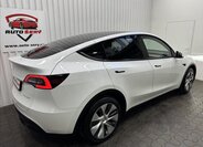 Tesla Model Y 8