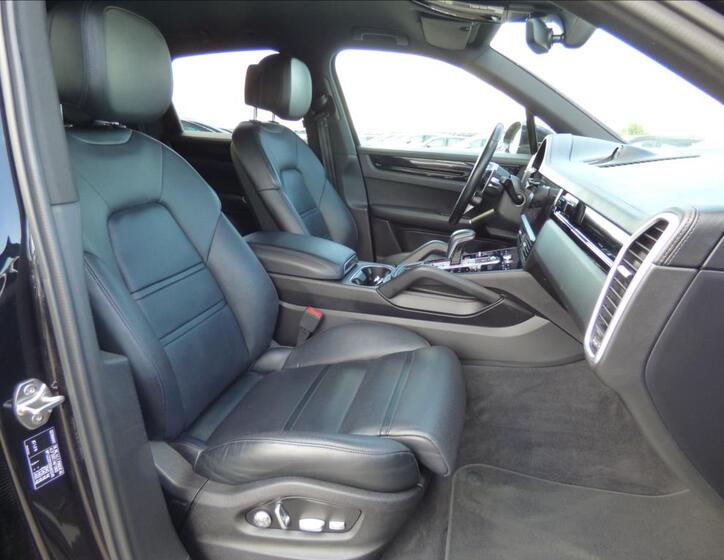 Porsche Cayenne 73