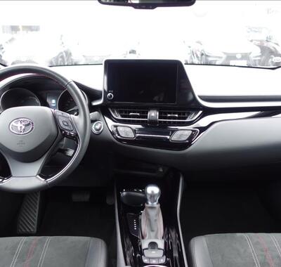 Toyota C-HR 9